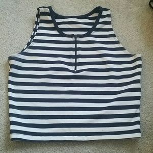 Crop top exercise top sz medium/large